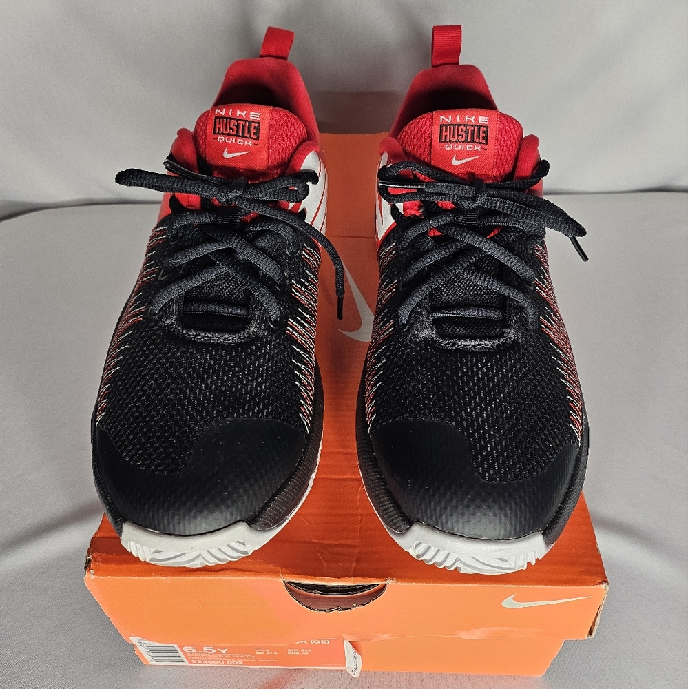 Nike Team Hustle Quick Boys Basketball Shoes